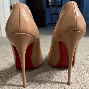 Christian Louboutin tan glossy pointed toe heel!
